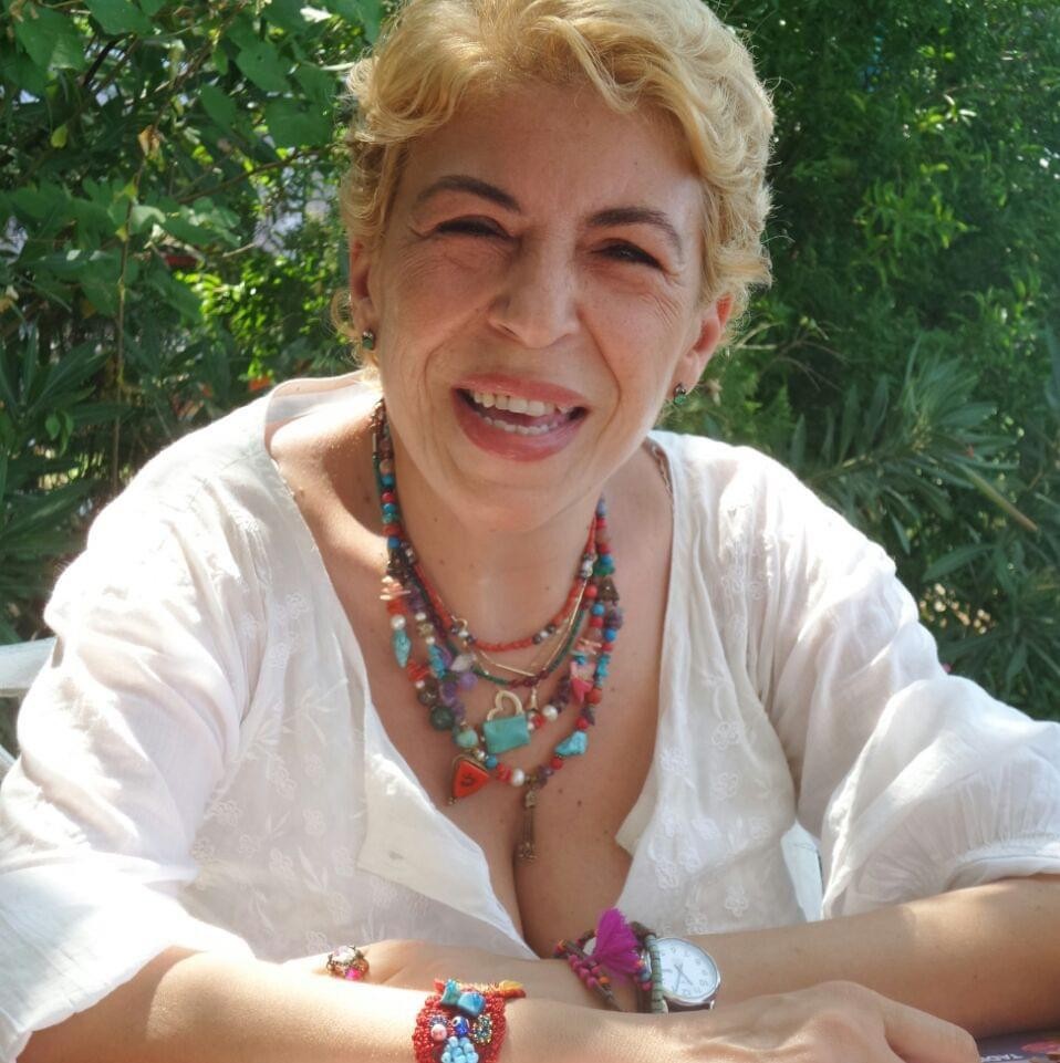 Antalya’da yalnız yaşayan kadın site bahçesinde ölü bulundu