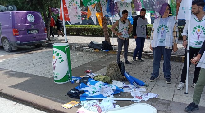 Denizlide ‘de Yeşil Sol Parti standına saldırı